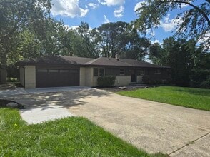Building Photo - 15945 Smith Dr
