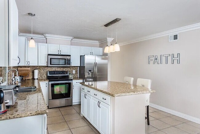 Building Photo - 4BR/3.5BA Home In Encinitas! Pet Friendly!