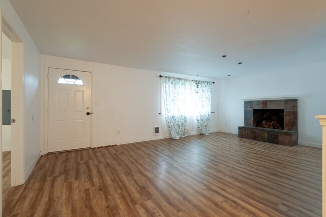 Foto del edificio - 938 E 65th St