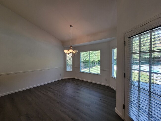 Building Photo - 5038 W Lark Ave