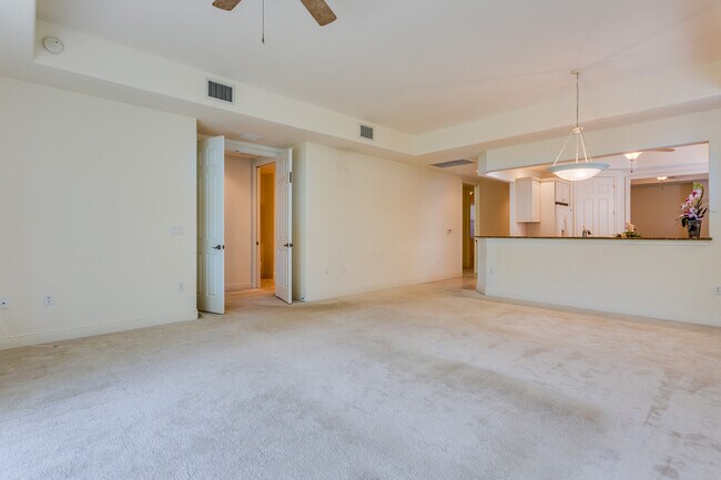 Building Photo - 7849 Hawthorne Dr