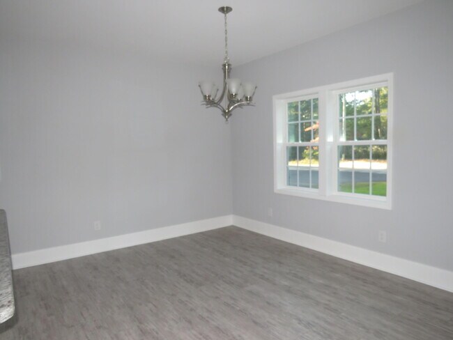 Building Photo - 520 Dylan Dr