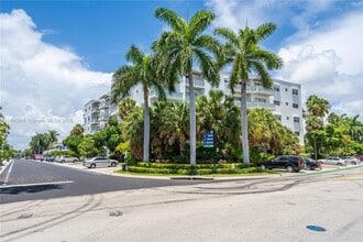 Building Photo - 9700 E Bay Harbor Dr