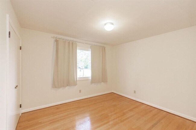 Building Photo - 601 Broce Dr