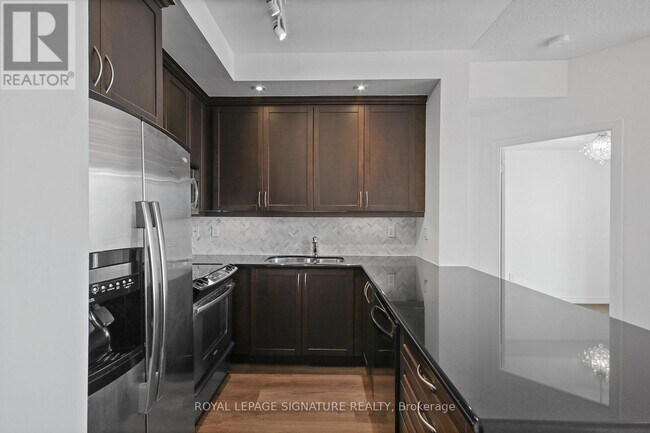 Building Photo - 628 Fleet St