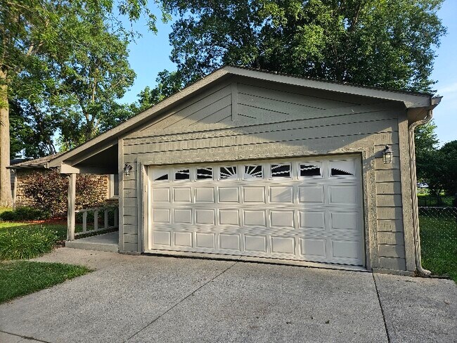 Foto del edificio - 569 Meadow Dr