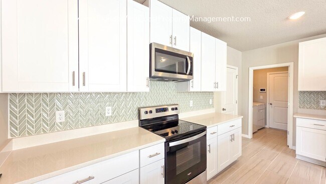 Foto del edificio - BRILLIANT and SPACIOUS! 4 BEDROOM/2.5 BATH PLUS LARGE BONUS-FLEX SPACE and FENCED YARD!