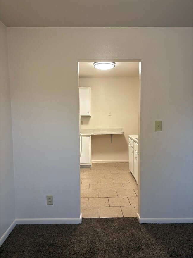 Kitchen - 42 Vinway Ct