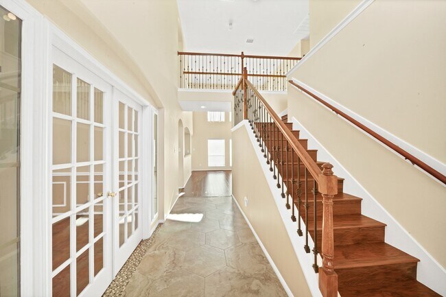 Foto del edificio - 18123 Memorial Falls Dr