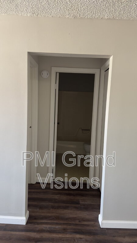 Foto del edificio - 24 W Buchanan Ave