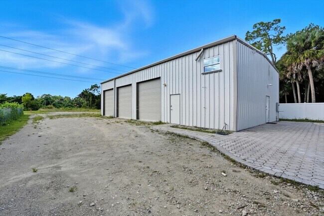 Building Photo - 6070 Lancewood Way