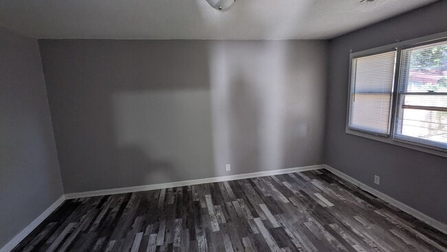 Building Photo - 1025 S St Clair St