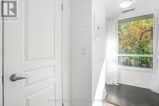 Building Photo - 200 Besserer St