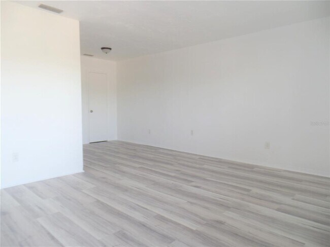 Foto del edificio - 1240 70th St N
