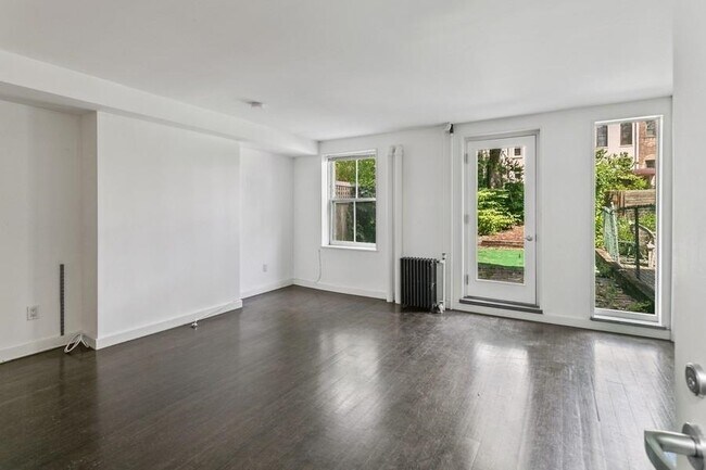 Building Photo - 1131 Park Ave