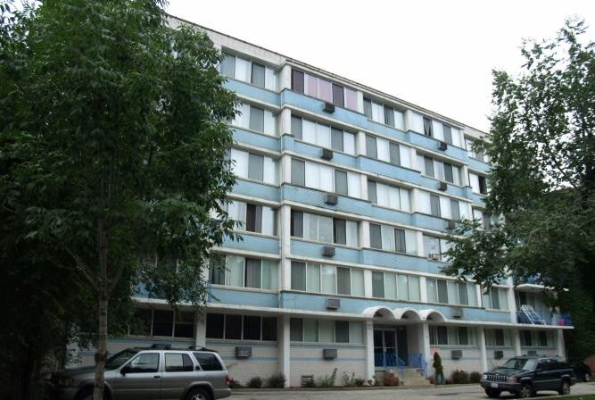 Foto del edificio - Crescent Drive Apartments