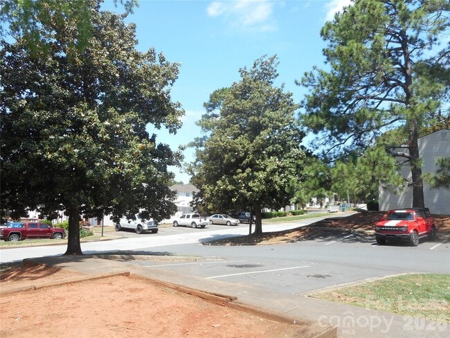 Building Photo - 7961 Shady Oak Trail