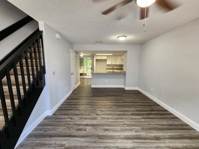 Building Photo - 1403 Brigadoon Dr
