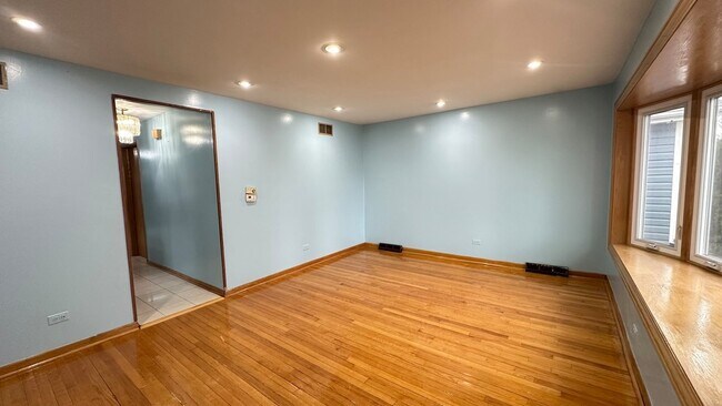 Foto del edificio - 4819 W Winnemac Ave