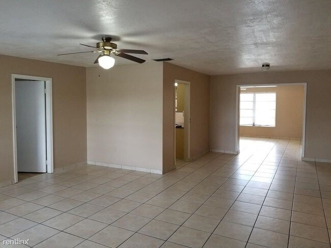Foto del edificio - 4 br, 2.5 bath House - 12030 NW 29th Mnr