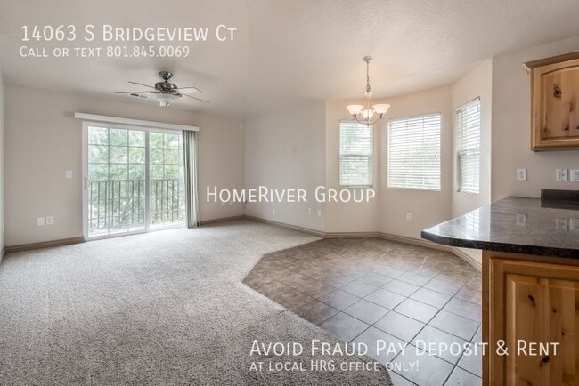 Building Photo - Awesome 3 Bed 2 Bath Townhome!