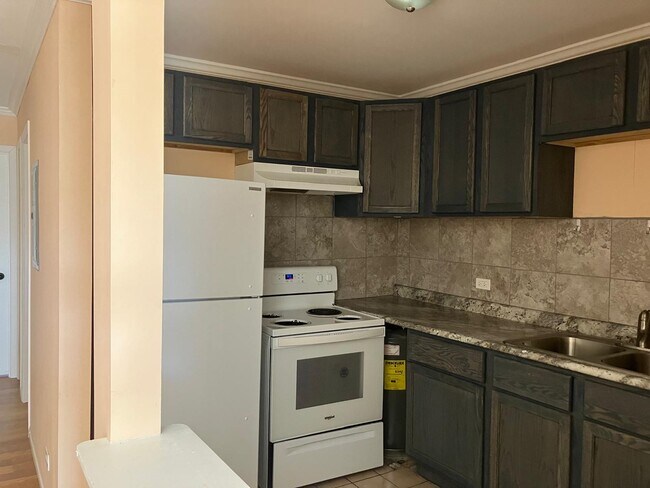 Building Photo - 4067 Bonhill Dr
