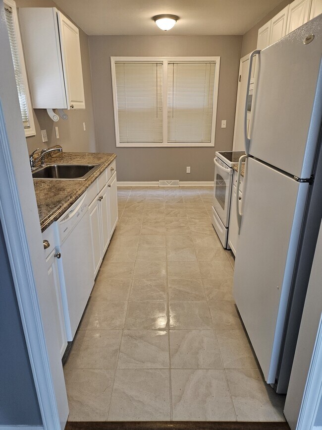 Kitchen - 157 Linbrook dr