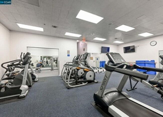 Foto del edificio - Spacious Upgraded Condo in The Keys – Waln...