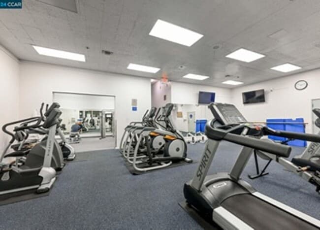 Building Photo - Spacious Upgraded Condo in The Keys – Waln...