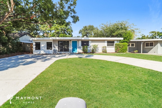 Building Photo - 2120 Catalina Dr