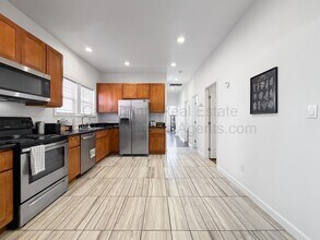 Building Photo - 1532 32nd St