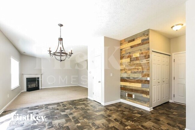 Foto del edificio - 8757 Ingram Ln