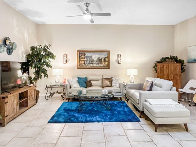 Foto del edificio - Modern Condo Living by Mirror Lake – Downtown St. Pete! 2bed | 2bath