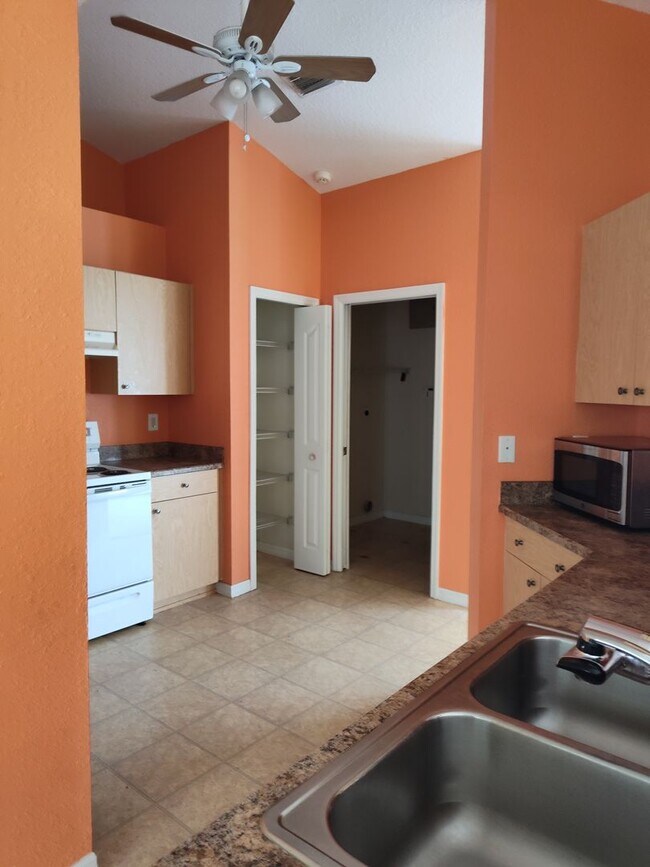 Foto del edificio - Inviting 3 Bedroom, 2 Bath Home in Desirab...