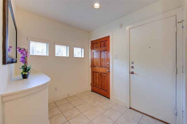 Building Photo - 8656 Meadowcroft Dr