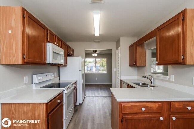 Foto del edificio - 1253 Thallar Ln NW