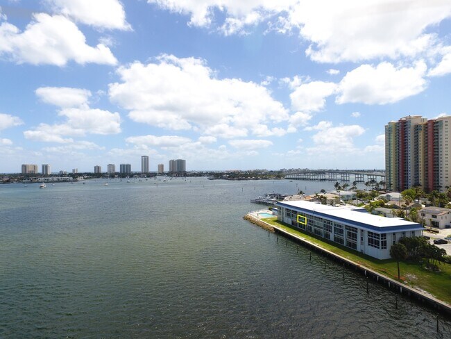 Foto del edificio - 400 Wilma Cir