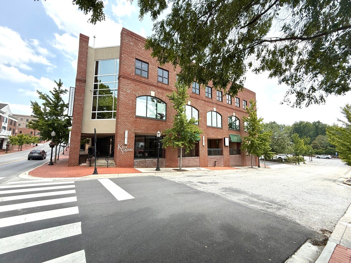 Foto principal - 202 S Main St