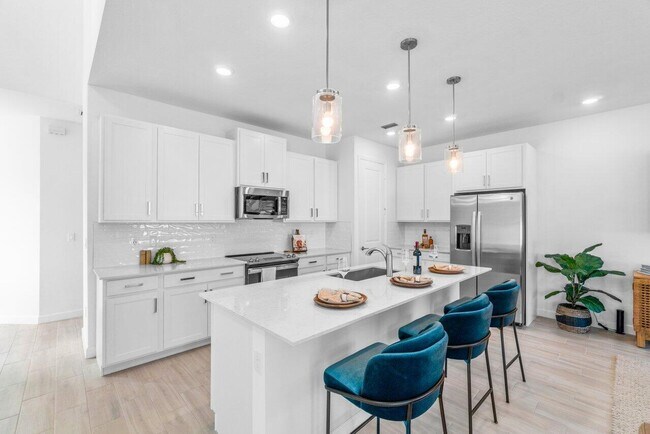 Foto del edificio - 22851 Hillgard Ave