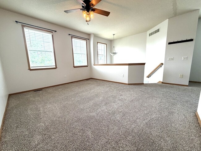 Building Photo - 1005 NE Kamies Ln