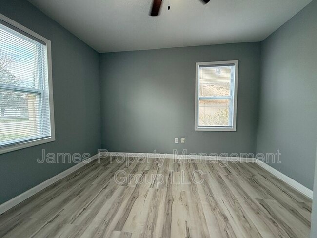 Foto del edificio - 9051 Austin Ave