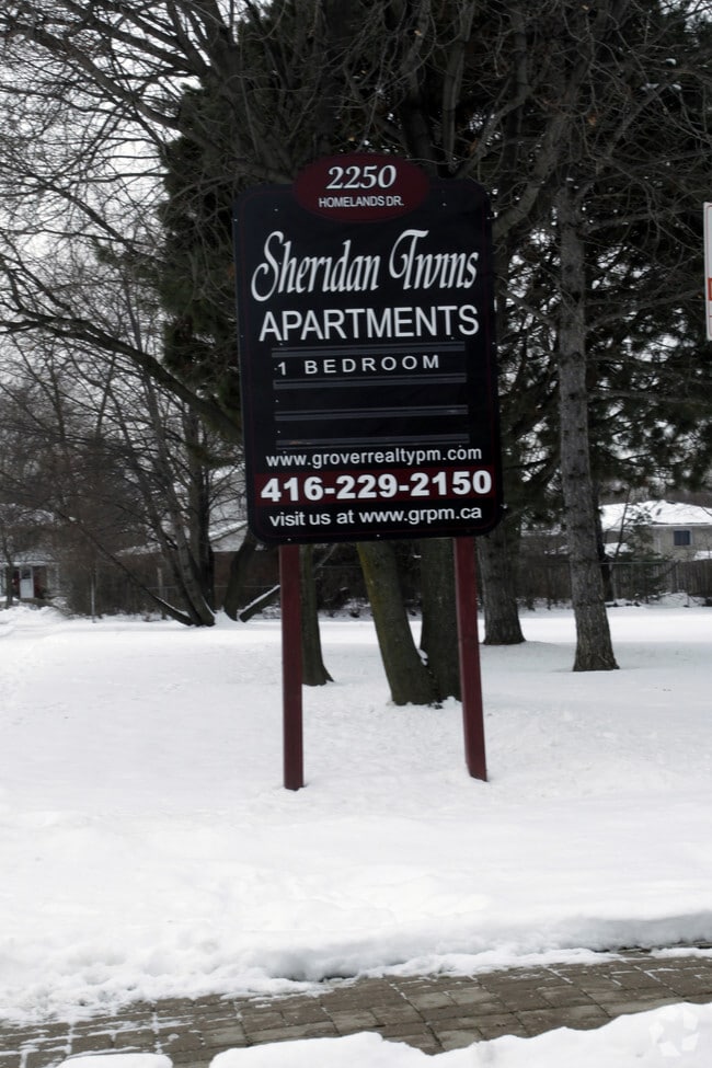 Building Photo - 2185 Sheridan Park Drive