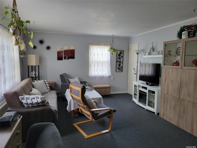 Building Photo - 64 Dawes Ave