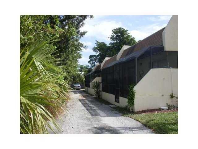Building Photo - 1750 NW 15th Vis