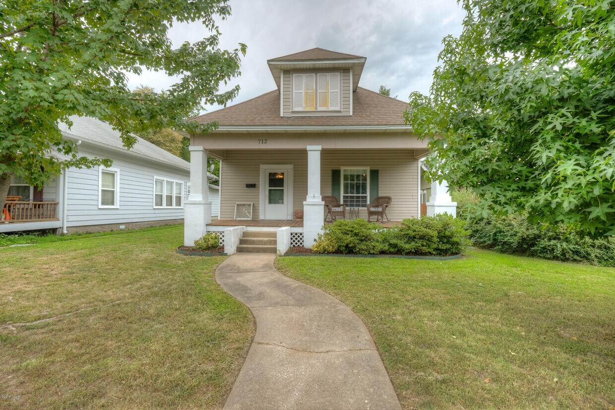 Primary Photo - 712 S Porter Ave