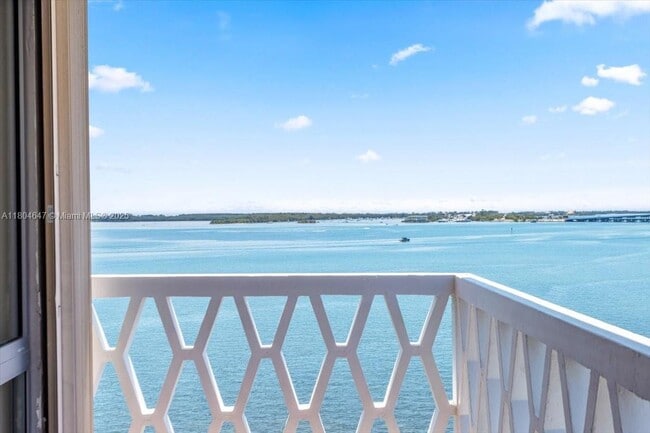 Building Photo - 1430 Brickell Bay Dr