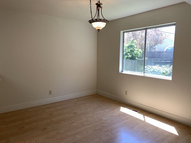 Building Photo - Opulent 3 Bedroom home in Rohnert Park