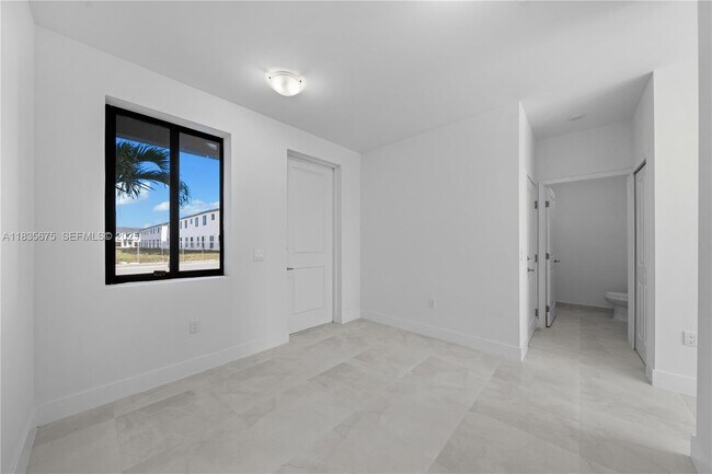 Foto del edificio - 19082 345th Ter