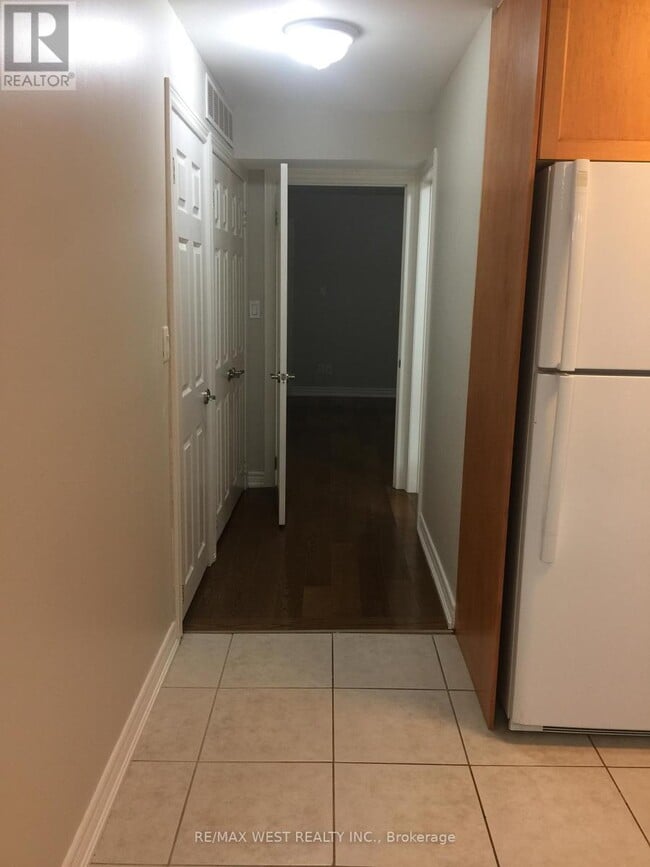 Building Photo - 150 Wiltshire Ave