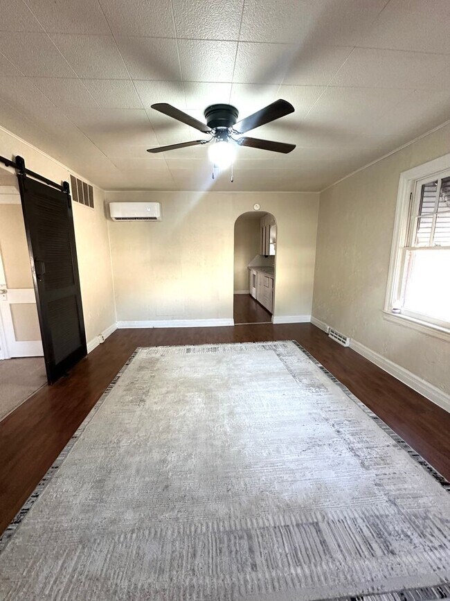 Foto del edificio - Cozy 2-Bedroom, 1-Bath Home with Outdoor Storage Building